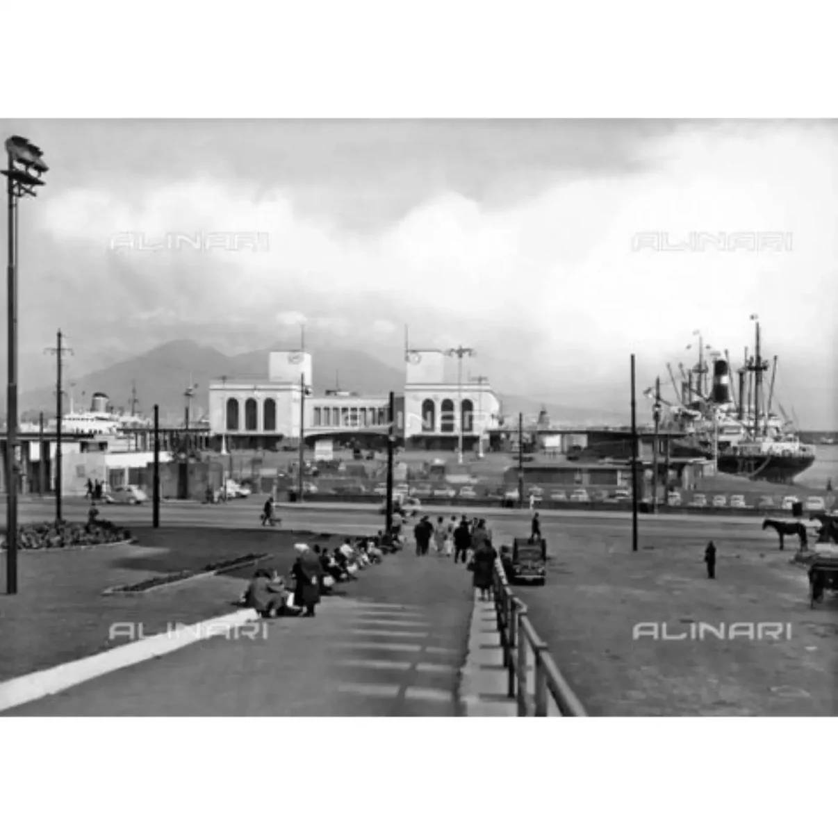 foto stazione marittima napoli